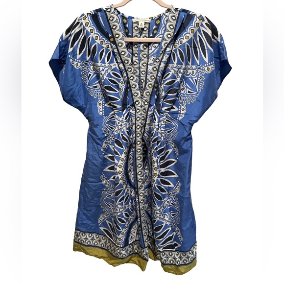 Banana Republic Dresses & Skirts - Banana Republic 100% silk kimono-style tribal/Art Deco pattern. Size M.